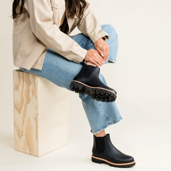 Nisolo Go-To Lug Chelsea Boot 2.0 - Picture 2 of 6